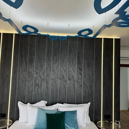 Queen's Penthouse Apartment *