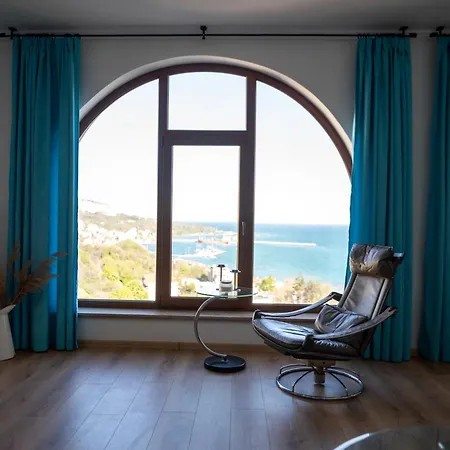 Queen's Penthouse Apartment