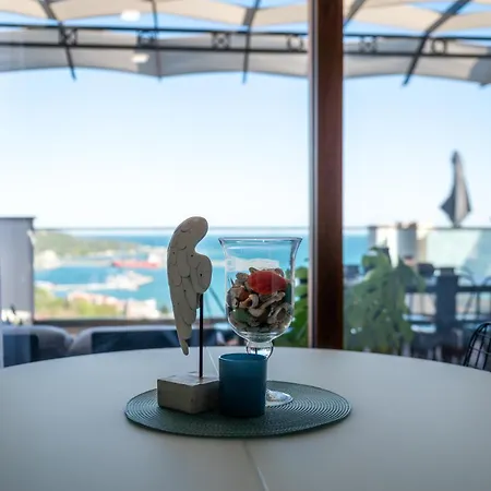 Queen's Penthouse Apartment *