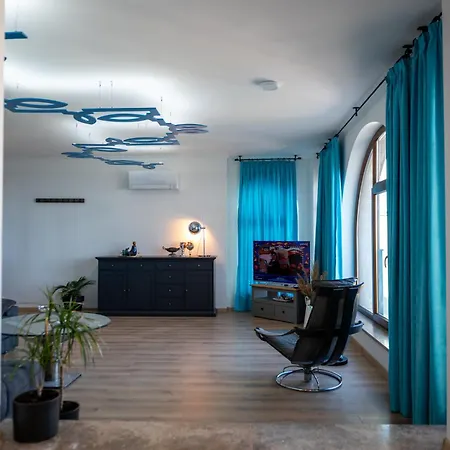 Queen's Penthouse