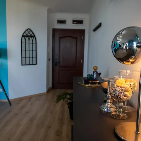 Queen's Penthouse Apartment