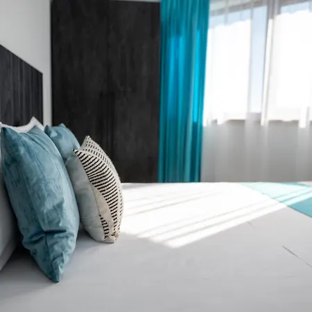 Queen's Penthouse Apartment