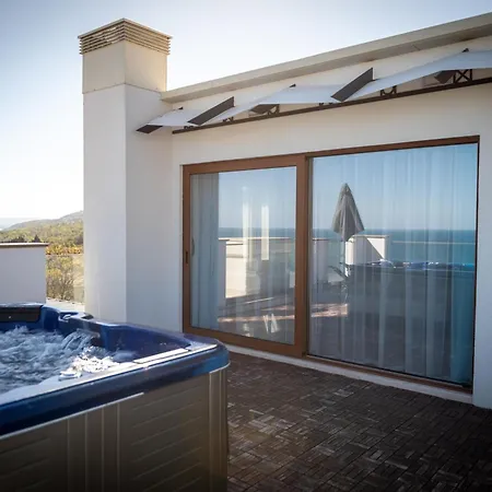 Queen's Penthouse Apartment *