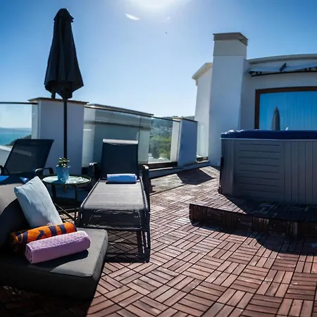 Queen's Penthouse Apartment